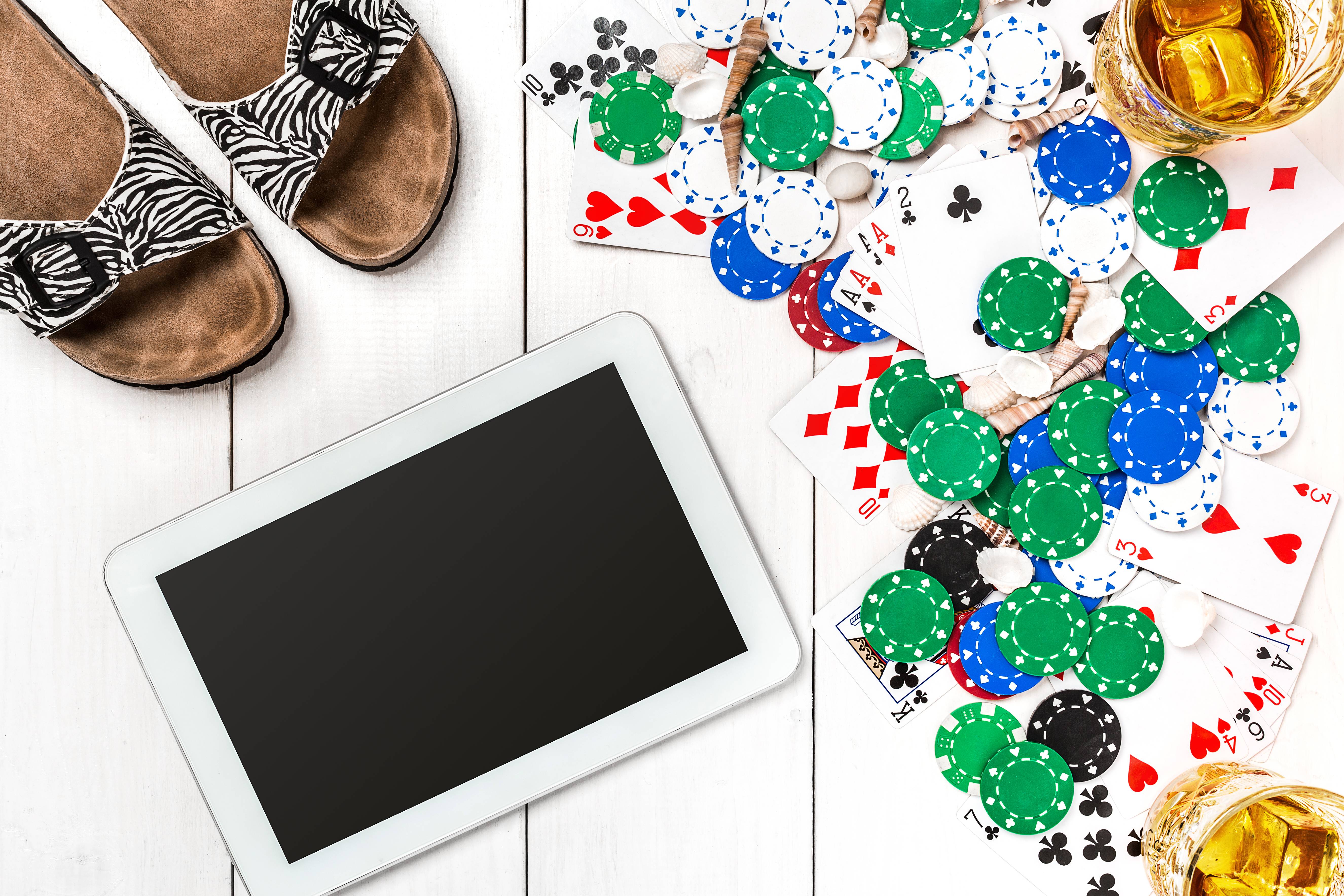 Online Poker with Friends: The Best Ways to Play Together from Anywhere